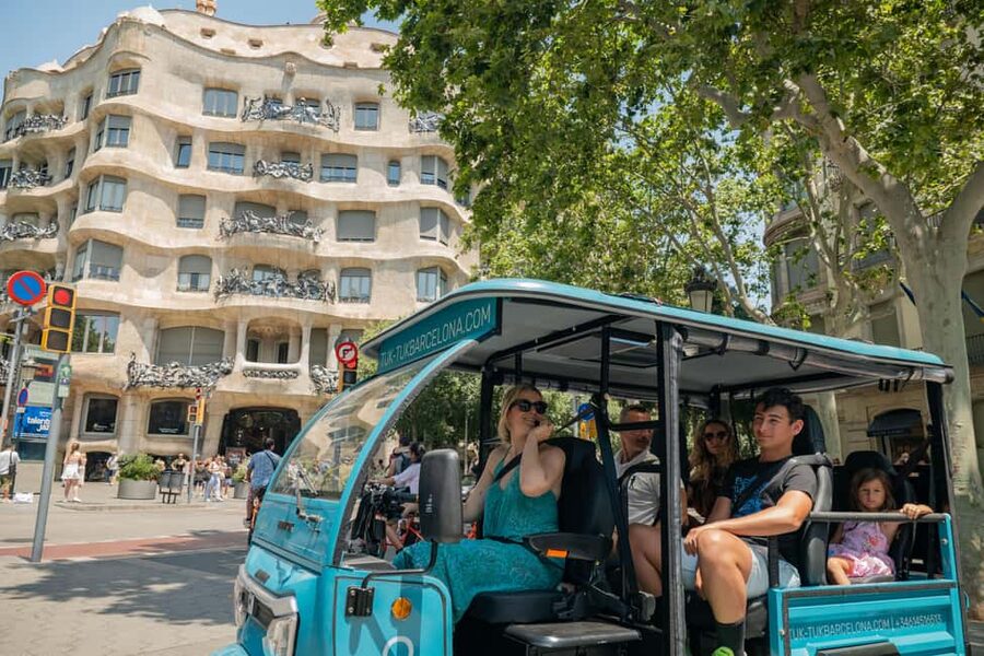 1,5-Hour Barcelona City & Beach Private Tuk-Tuk Tour - Key things I’d bet on before you book