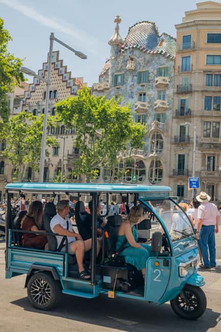 1,5-Hour Barcelona City & Beach Private Tuk-Tuk Tour - Passeig de Gràcia: three modernist icons in one ride