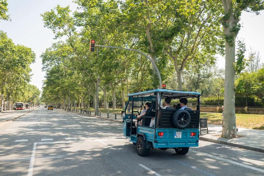 1,5-Hour Barcelona City & Beach Private Tuk-Tuk Tour - Meeting point at Carrer de la Diputació 338, then straight into the circuit
