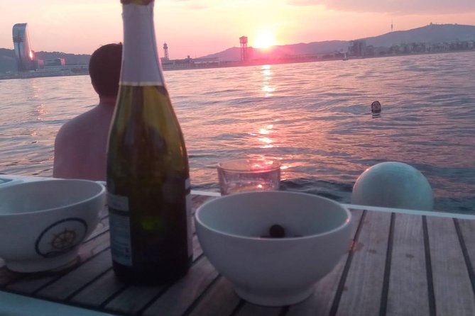 1h Refreshing Sailing Tour in Barcelona with Open Bar & Snacks - Price and value: what $34.48 buys you here