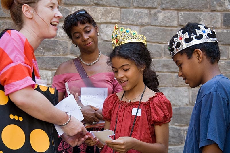 2.5-Hour Kids & Family Walking Tour in English - The House of the Giants: where the story becomes motion