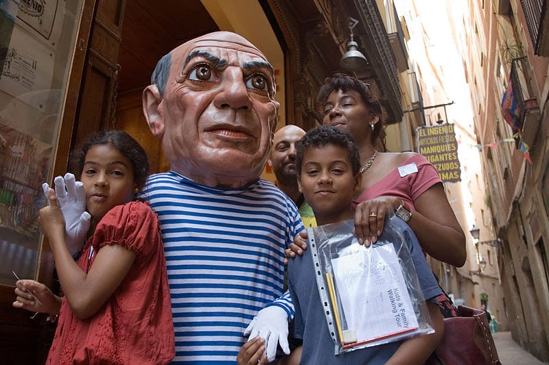 2.5-Hour Kids & Family Walking Tour in English - The guide makes or breaks it: English storytelling with real skill