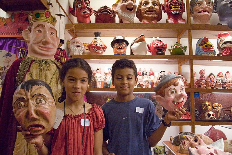 2.5-Hour Kids & Family Walking Tour in English - Donation and what you may pay: Giants Museum entrance