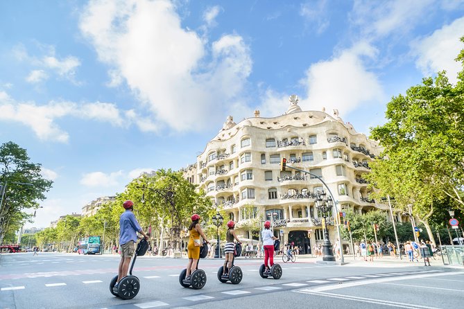 2,5h Barcelona Gaudí Segway Tour - Port Vell and Pla de Palau: Gothic-to-Modernist in motion