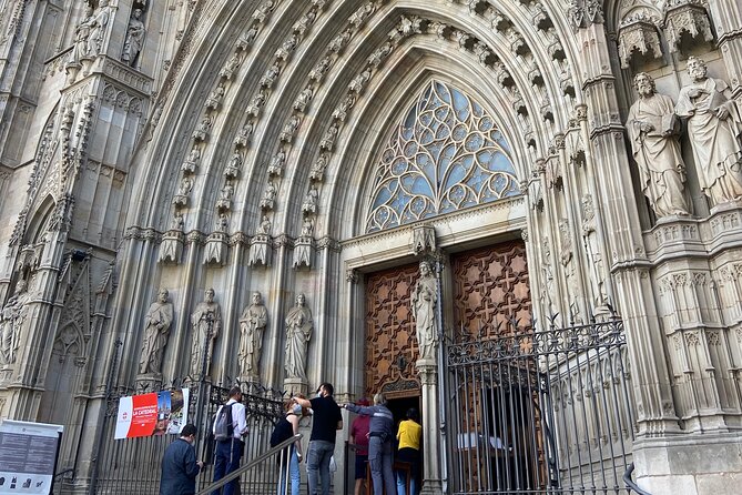 2-Hour Guided Walking Tour in Barcelona - Barcelona Cathedral area: seeing the Gothic Quarter through a guided lens