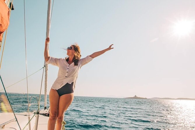 2-Hours Barcelona Sunset Sailing Tour - Timing the Tour: The 4:00 pm Departure and the Sunset Payoff