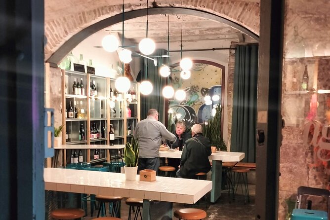 A Taste of Catalan Elegance: Private Wine Tasting in Barcelona - Finishing with local tapas at a neighborhood bar