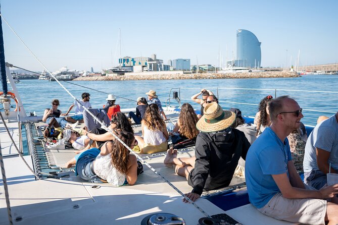 Afterwork on Catamaran with Live Music from Port Olimpic - From Port Olimpic to a live-music tardeo on the water