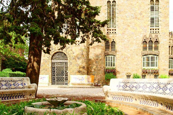 Antoni Gaudí's Torre Bellesguard: A treasure to discover - Hall of the Bricks and the Smoking room: what to look for
