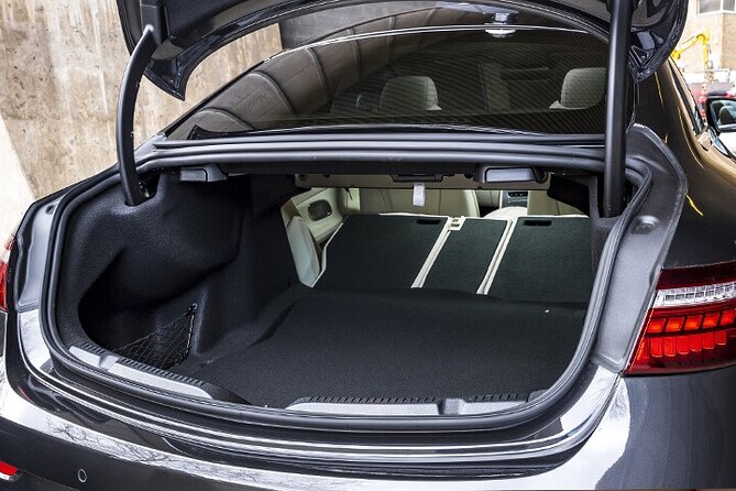 Arrival from Barcelona Port to Barcelona City by Private Sedan - Key Points Worth Noting