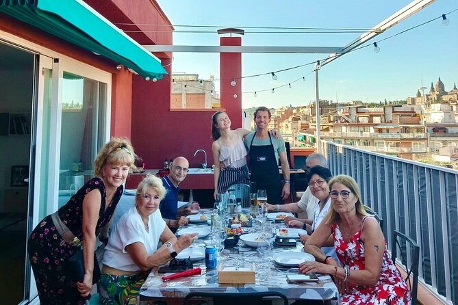Barbecue in a penthouse in the center of Barcelona with a chef - How the 3-Hour Evening Flows (and What Happens When)