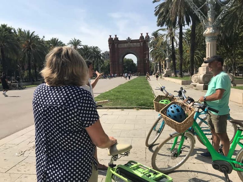 Barcelona: 1.5-Hour Sightseeing Tour by Bike/Electric Bike - Plaça Reial: Gaudí touches and a classic Barcelona square