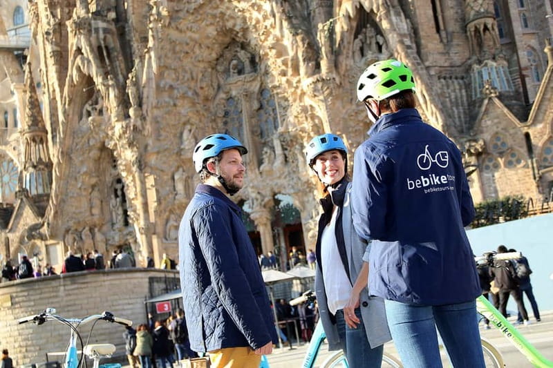 Barcelona: 1.5-Hour Sightseeing Tour by Bike/Electric Bike - La Boquería and Las Ramblas: passing the pulse of the city