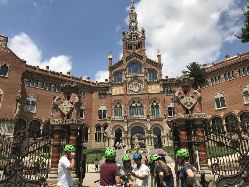 Barcelona: 1.5-Hour Sightseeing Tour by Bike/Electric Bike - E-bike vs regular bike: match the ride to your energy