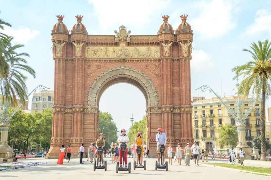 Barcelona: 2,5hr Art of Gaudí Segway Tour - Ciutadella Park to Arc de Triomf: Early Gaudí Connections and Big-City Scale