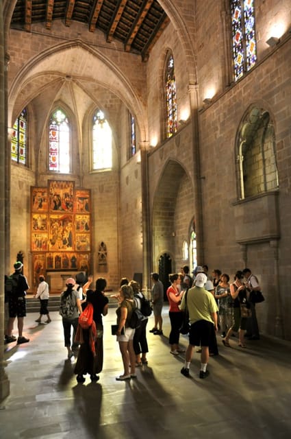 Barcelona 2-Hour Gothic Walking Tour - Barcelona Cathedral: don’t just look up—look closer