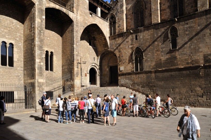 Barcelona 2-Hour Gothic Walking Tour - Capella de Santa Àgata and the art of turning corners