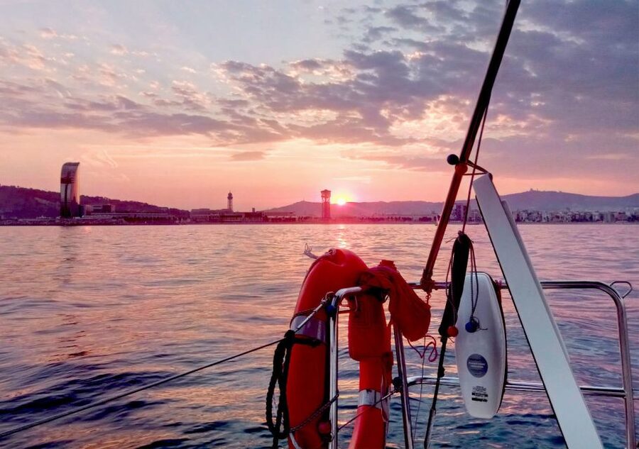 Barcelona 2 hour Mediterranean Sailing with Snacks & Drinks - Food and drink: what’s included and how it feels on the water