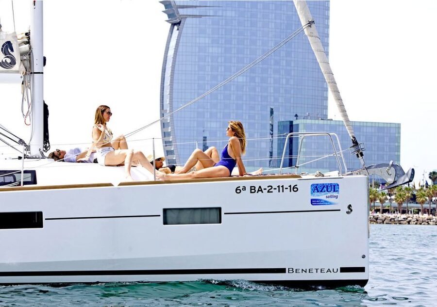 Barcelona 2 hour Mediterranean Sailing with Snacks & Drinks - Getting to Port Olímpic without wasting time