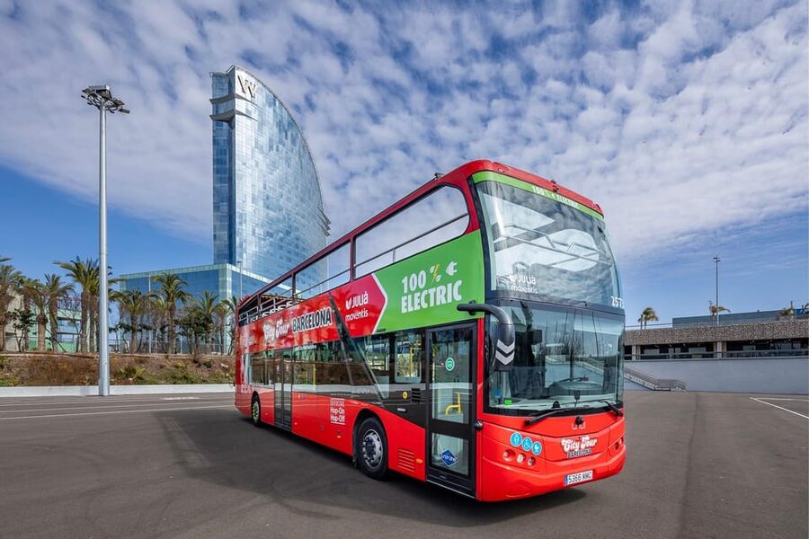 Barcelona: 24 or 48-Hour Hop-On Hop-Off Bus Tour - Comfort, weather, and what to bring