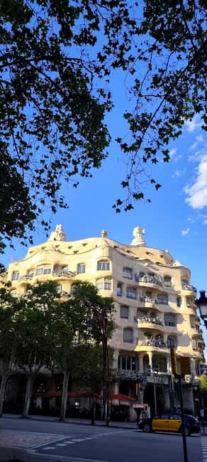 Barcelona: 3-Hour Best of the city Walking Tour & Surprise - Starting at Fanal Modernista: where the tour sets your pace