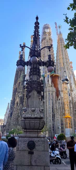 Barcelona: 3-Hour Best of the city Walking Tour & Surprise - The quick metro hop: why this route works in just 3 hours