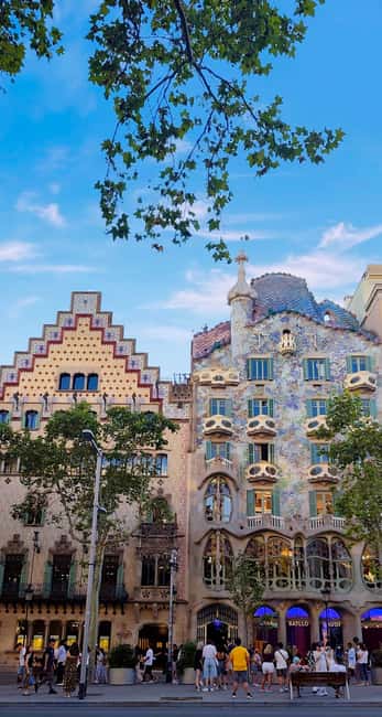 Barcelona: 3-Hour Best of the city Walking Tour & Surprise - Casa Batlló and Casa Amatller: modernist cousins on one route