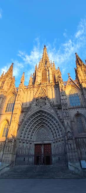 Barcelona: 3-Hour Best of the city Walking Tour & Surprise - Plaça de Catalunya and the shift into the old city
