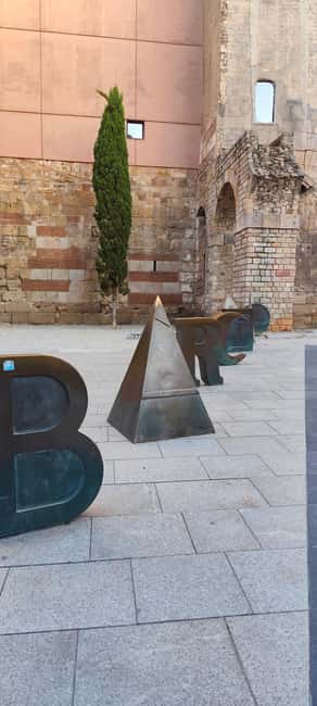 Barcelona: 3-Hour Best of the city Walking Tour & Surprise - The surprise ending: how the guide keeps attention to the finish line