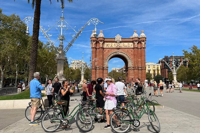 Barcelona 3-hour Bike or E-Bike Tour: Gaudí By Bike - Sagrada Família from multiple angles: the best stop on the route