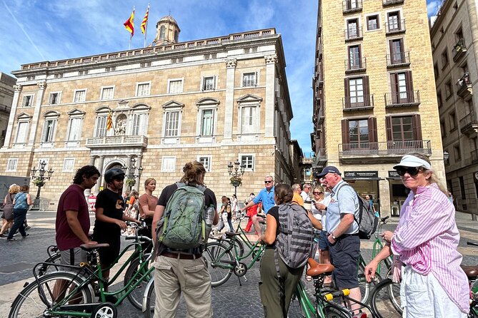 Barcelona 3-hour Bike or E-Bike Tour: Gaudí By Bike - Palau Güell and the Gothic Quarter: learning the rules before the wow