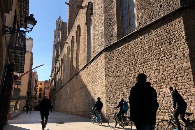Barcelona 3-hour Bike or E-Bike Tour: Highlights and Hidden Gems - Sagrada Familia and the Olympic coastline ride