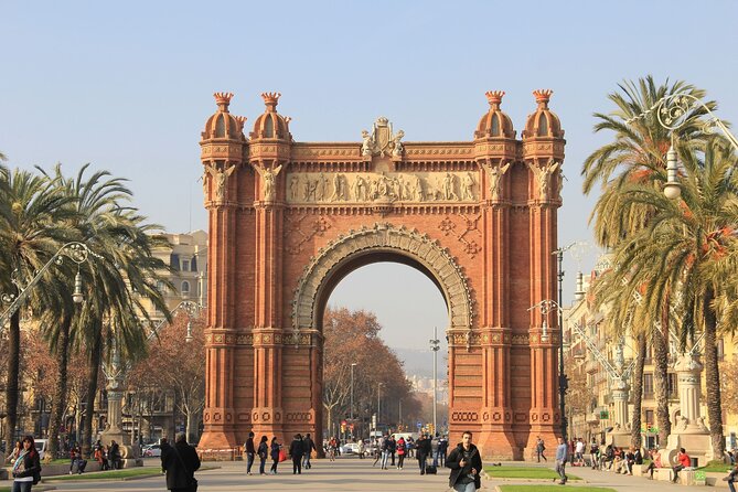 Barcelona 3-Hour Highlights Bike Tour (Private Tour) - Barceloneta beach break: sea breeze, not a long detour