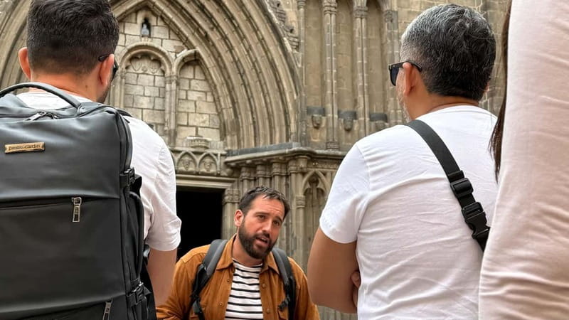 Barcelona: 360 Old Town Tour with Artists - Barcelona Museum of Contemporary Art and Casa de Misericòrdia: Old streets, multiple eras