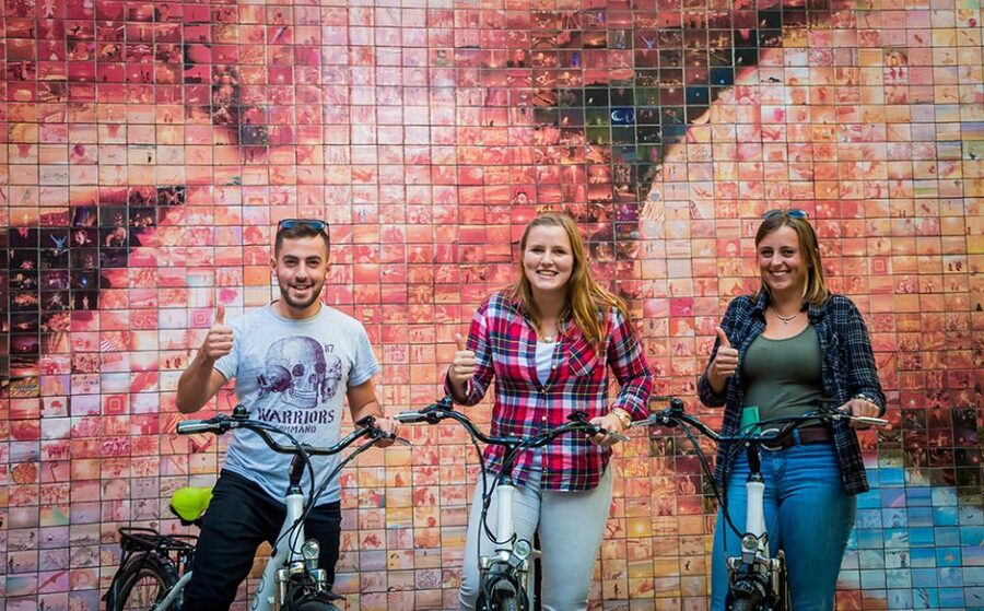Barcelona: 4-Hour E-Bike Photography Tour - Arc de Triomf and Citadel Park: where the day gets breathing room