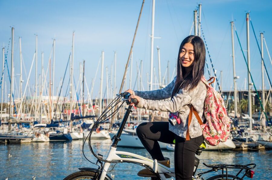 Barcelona: 4-Hour E-Bike Photography Tour - Gothic Quarter and Columbus monument: old stone + city wayfinding