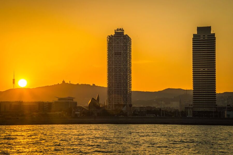 Barcelona: 4-Hour E-Bike Photography Tour - Meeting at Cervantes 5: getting set up before you roll