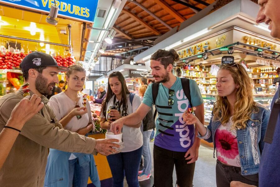 Barcelona: 4-Hour Off-the-Beaten-Track Small Group Bike Tour - Why a 4-hour backstreet bike tour makes Barcelona click