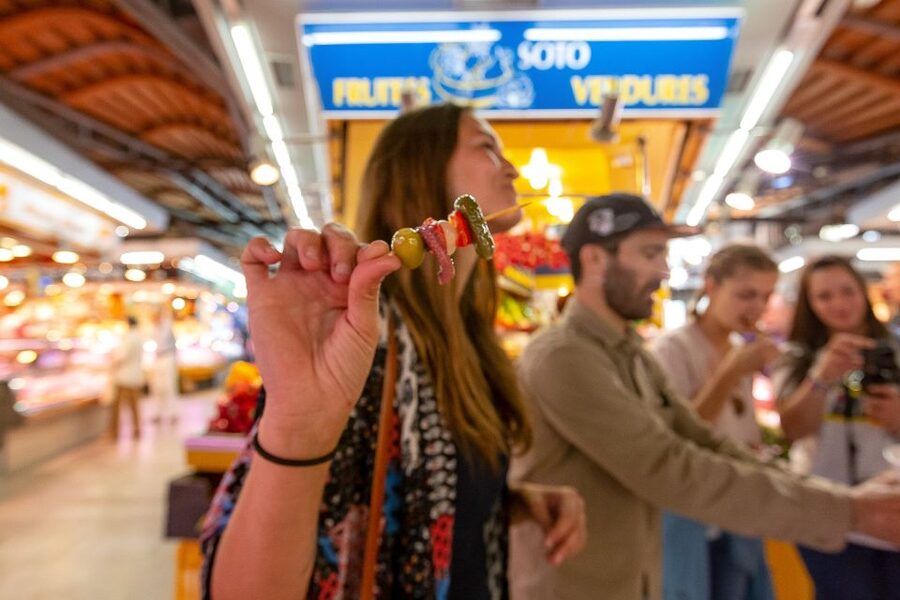 Barcelona: 4-Hour Off-the-Beaten-Track Small Group Bike Tour - Street art and the stories behind the corners