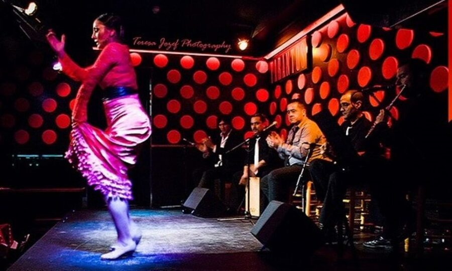 Barcelona: 4-Hour Tapas Evening Tour and Flamenco Show - Flamenco at the end: what makes the show work here