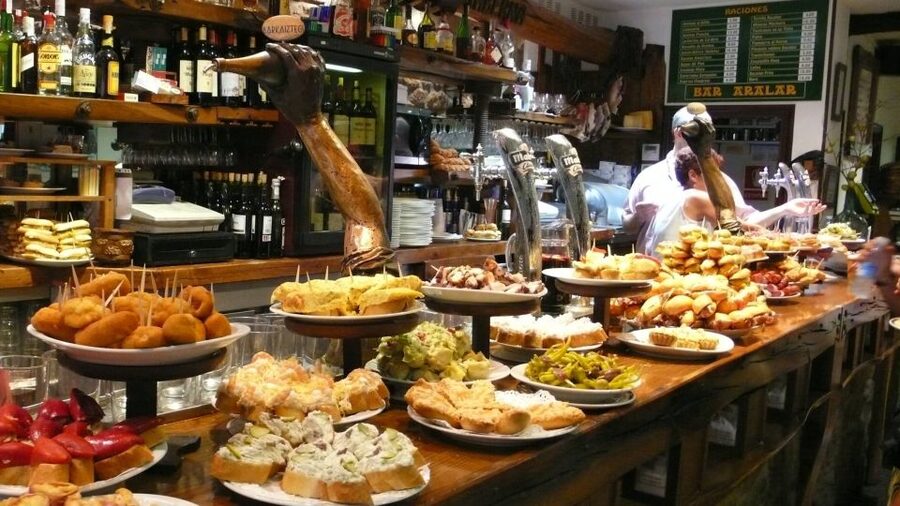 Barcelona: 4-Hour Tapas Evening Tour and Flamenco Show - Skip-the-line entrance and why it matters in Barcelona