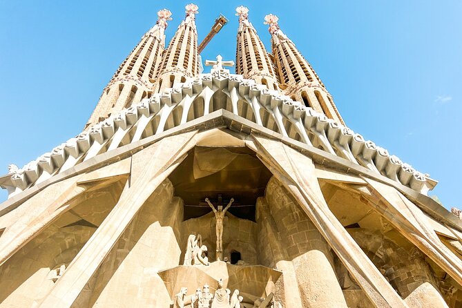 Barcelona all included: Sagrada, Park Güell, Montjuic & Gothic - La Rambla to the Gothic Quarter: markets, churches, and power spots