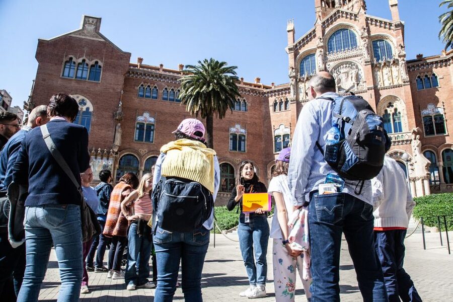 Barcelona Architecture Walking Tour With Casa Batlló Upgrade - The Guide Makes the Experience: Storytelling That Points Out What Matters