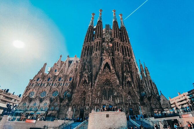 Barcelona Architecture Walking Tour With Casa Batlló Upgrade - Group size, guide style, and the pace question