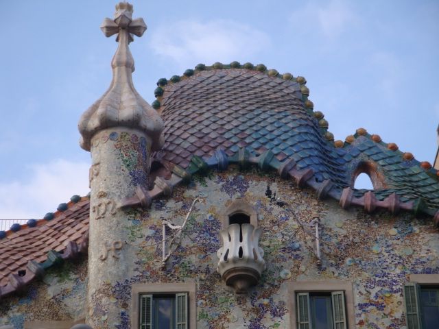 Barcelona: Art Nouveau & Gaudí Tour - The best part: how Johannes (and Hannes) turns facts into a walk that never stalls
