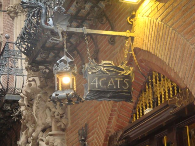 Barcelona: Art Nouveau & Gaudí Tour - Why Eixample’s grid is the perfect stage for Modernism