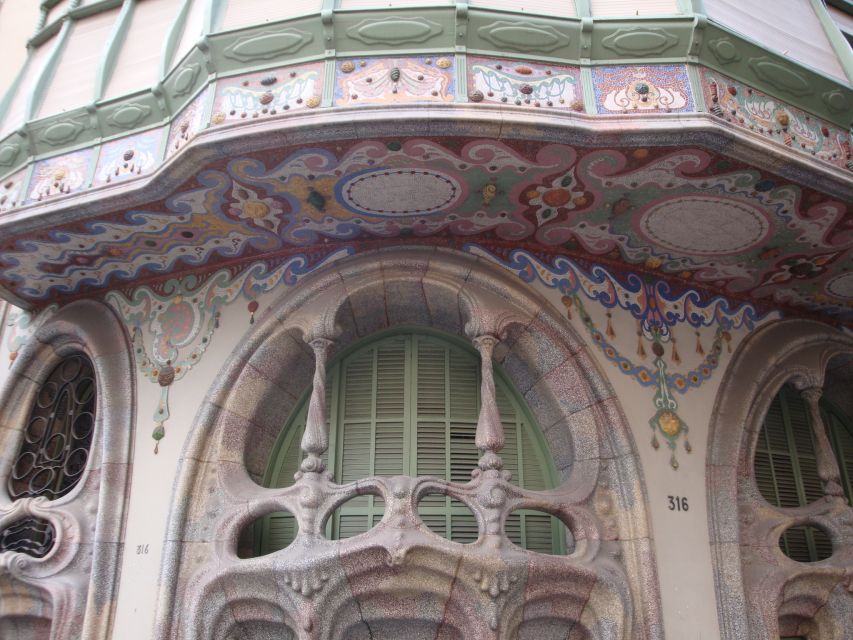 Barcelona: Art Nouveau & Gaudí Tour - 1714, Madrid, and the money behind the palaces
