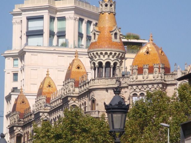 Barcelona: Art Nouveau & Gaudí Tour - Art Nouveau vs. Catalan Modernism: 1885 changes the whole story