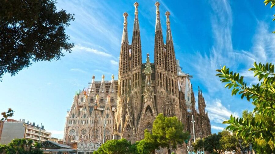 Barcelona Audioguide - TravelMate app for your smartphone - A Practical DIY Route Using the App’s Main Chapters