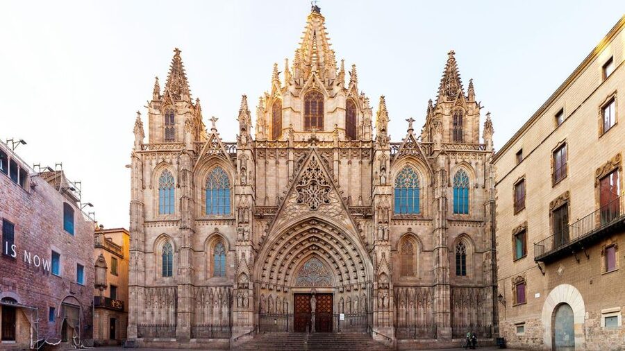 Barcelona Audioguide - TravelMate app for your smartphone - Sea Views and Local Life (Barceloneta, Aquarium, and Culinary Chapter)